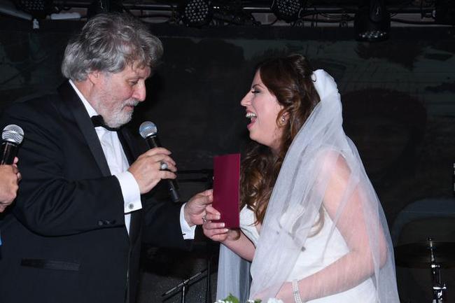 Burhan Şeşen'le Gizem Duman evlendi | Gizem Duman kimdir?