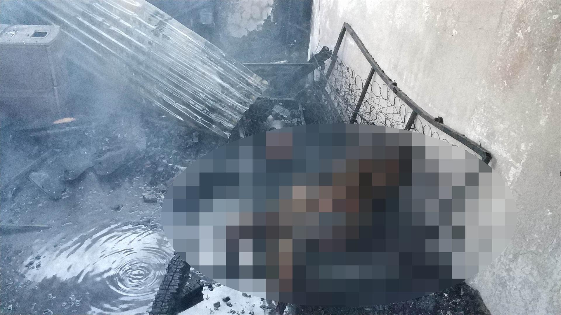 Dizlerinden ameliyatlı yaşlı kadın yangından kaçamayınca hayatını kaybetti