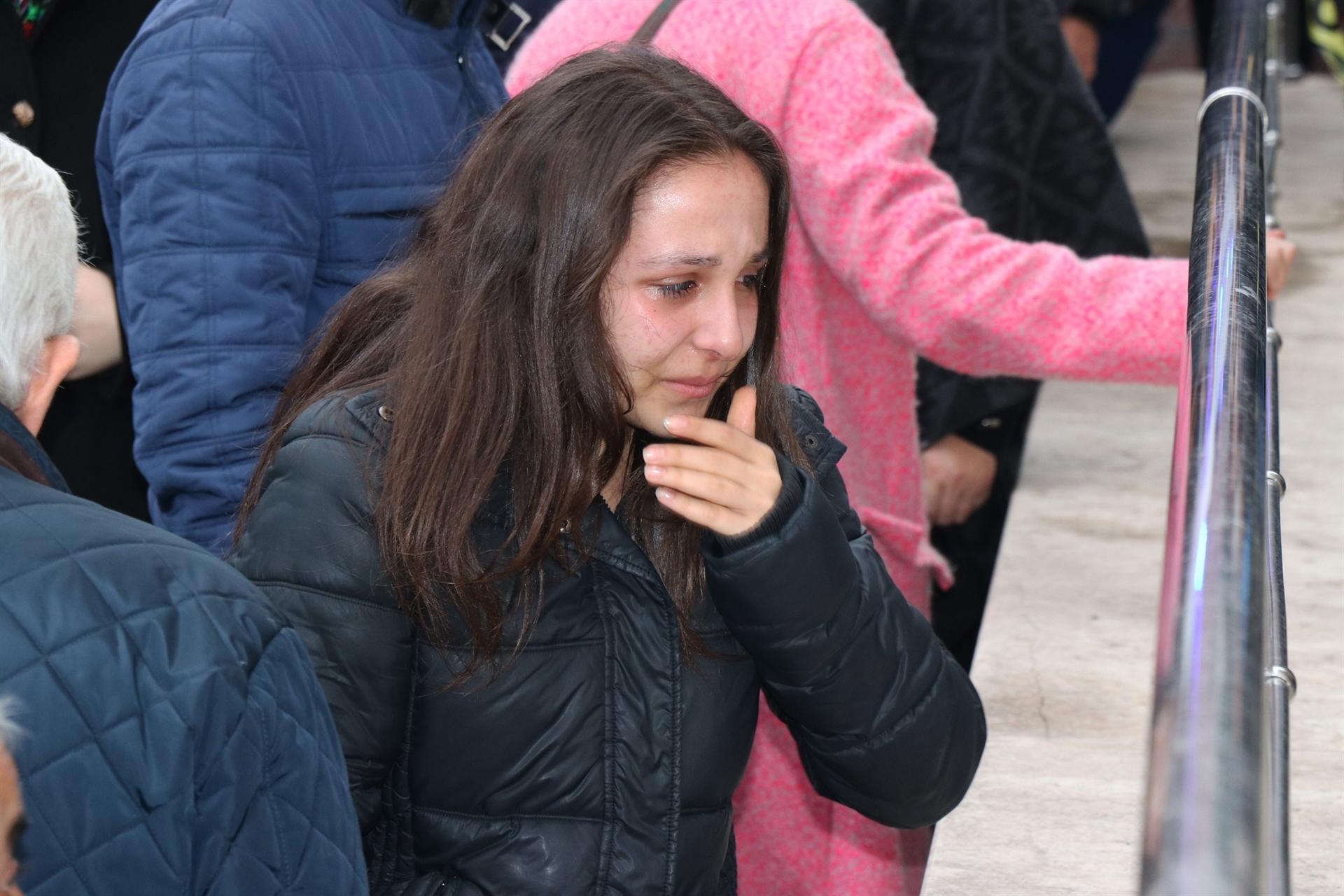 Liseli kız alışveriş merkezinde intihar etti