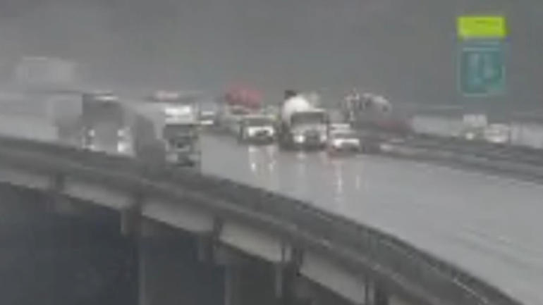 3. köprü yolunda beton mikseri viyadükten uçtu!