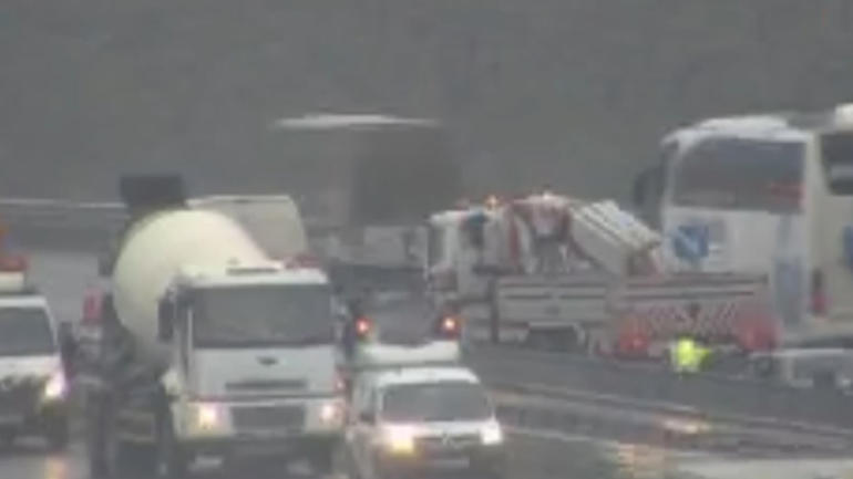 3. köprü yolunda beton mikseri viyadükten uçtu!