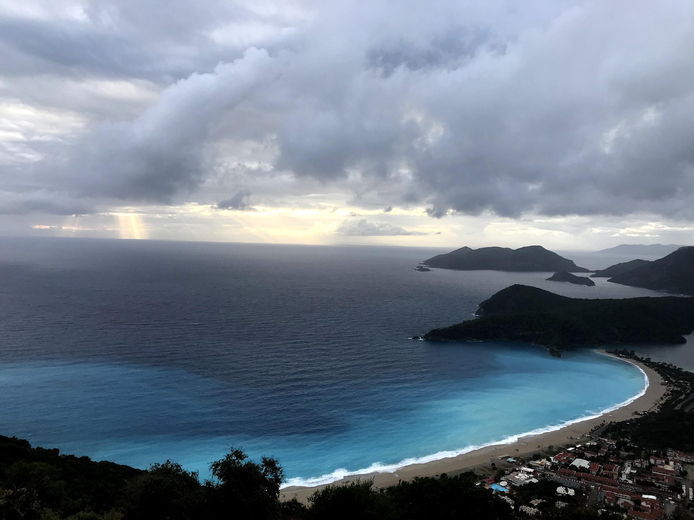 Fethiye'de denizin rengi turkuaza büründü