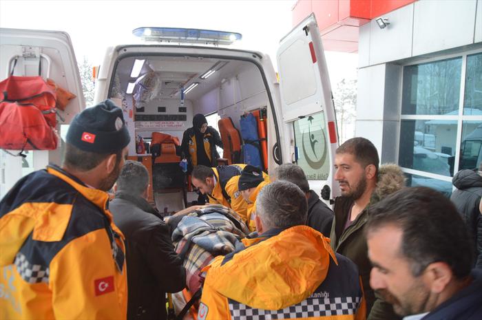 Ağrı'da feci kaza! 23 kişi yaralandı!