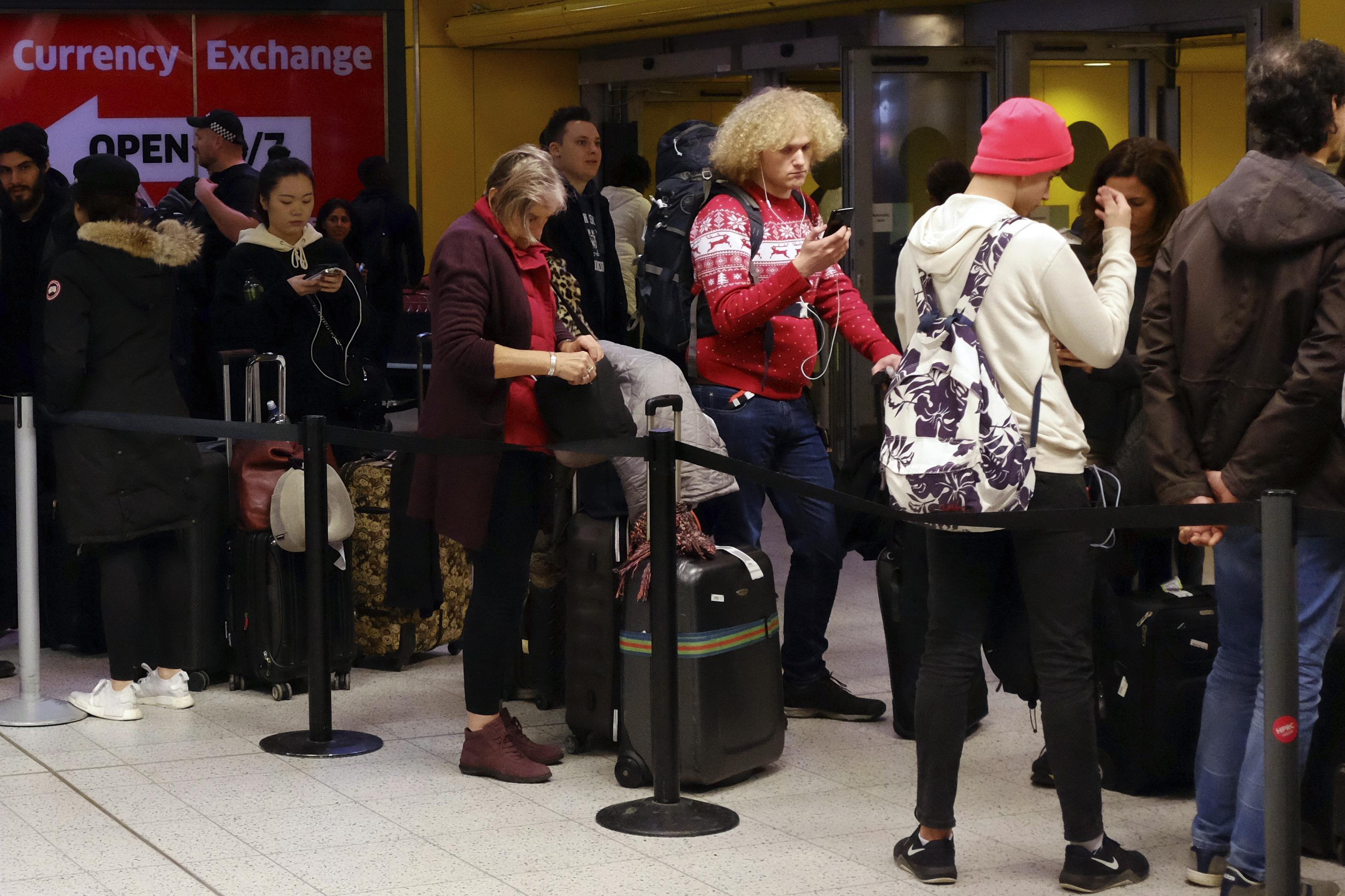 Havalimanı'nda drone krizi! 246 uçuş iptal edildi!