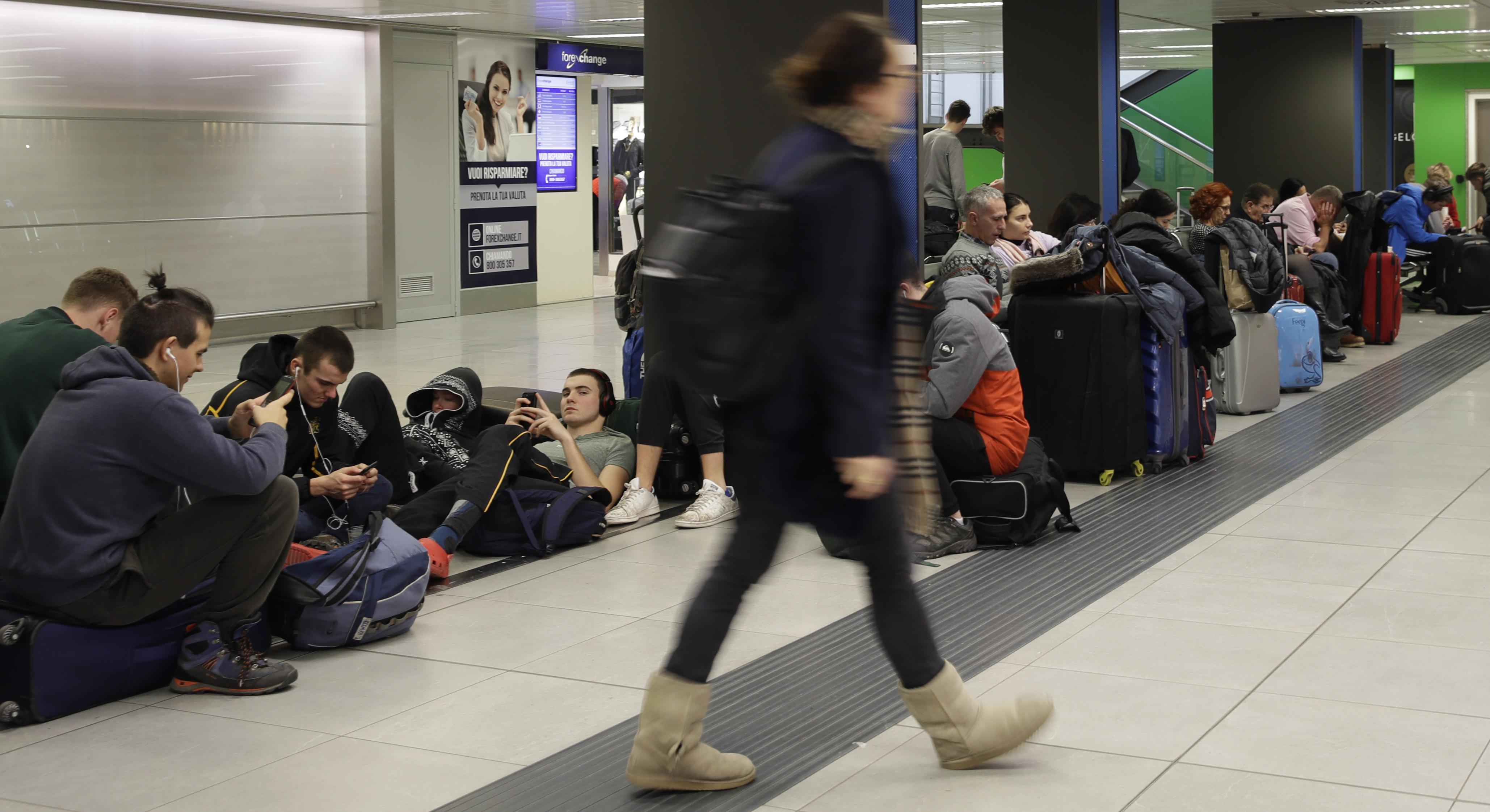 Havalimanı'nda drone krizi! 246 uçuş iptal edildi!