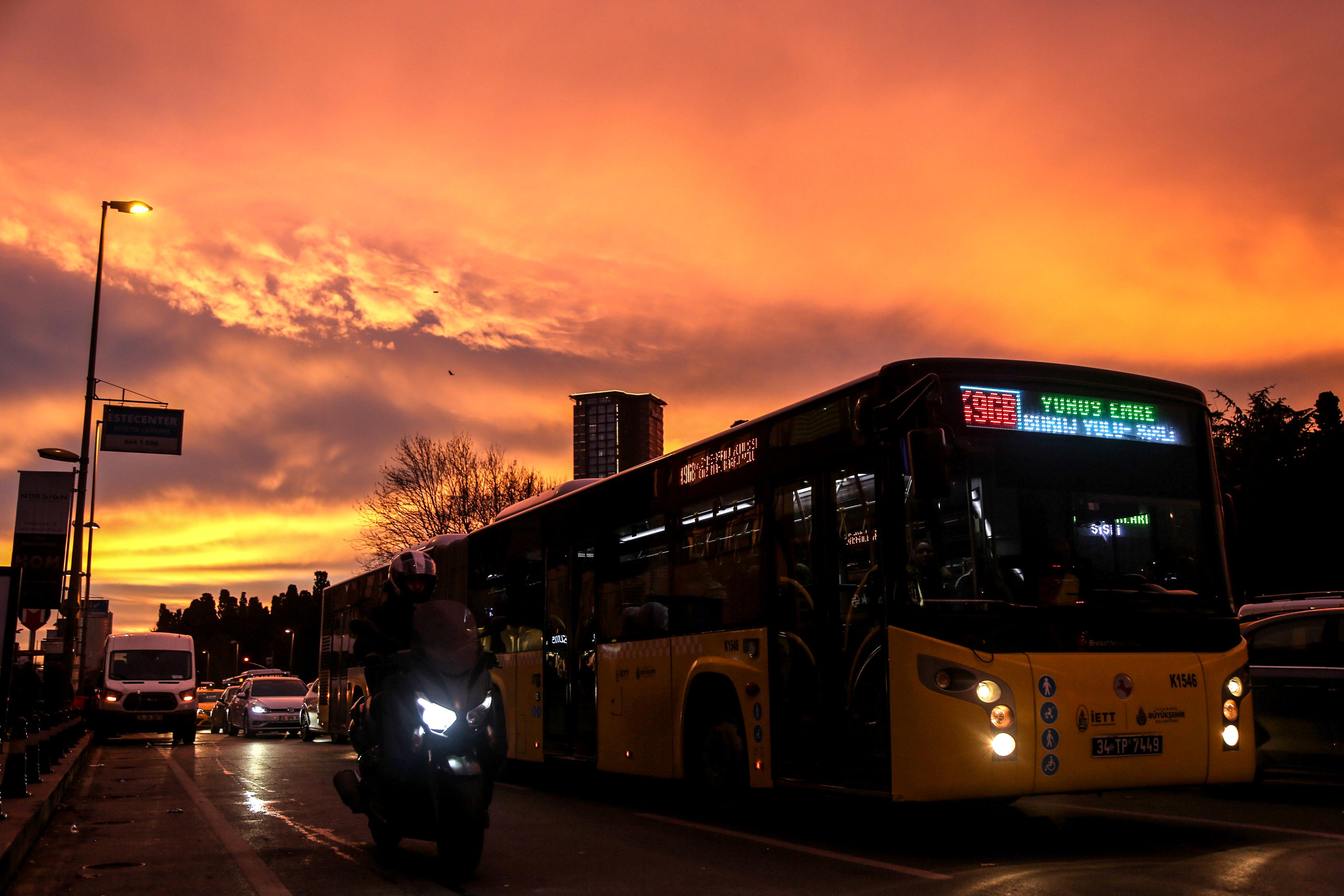 İstanbul'dan kızıl gökyüzü manzaraları