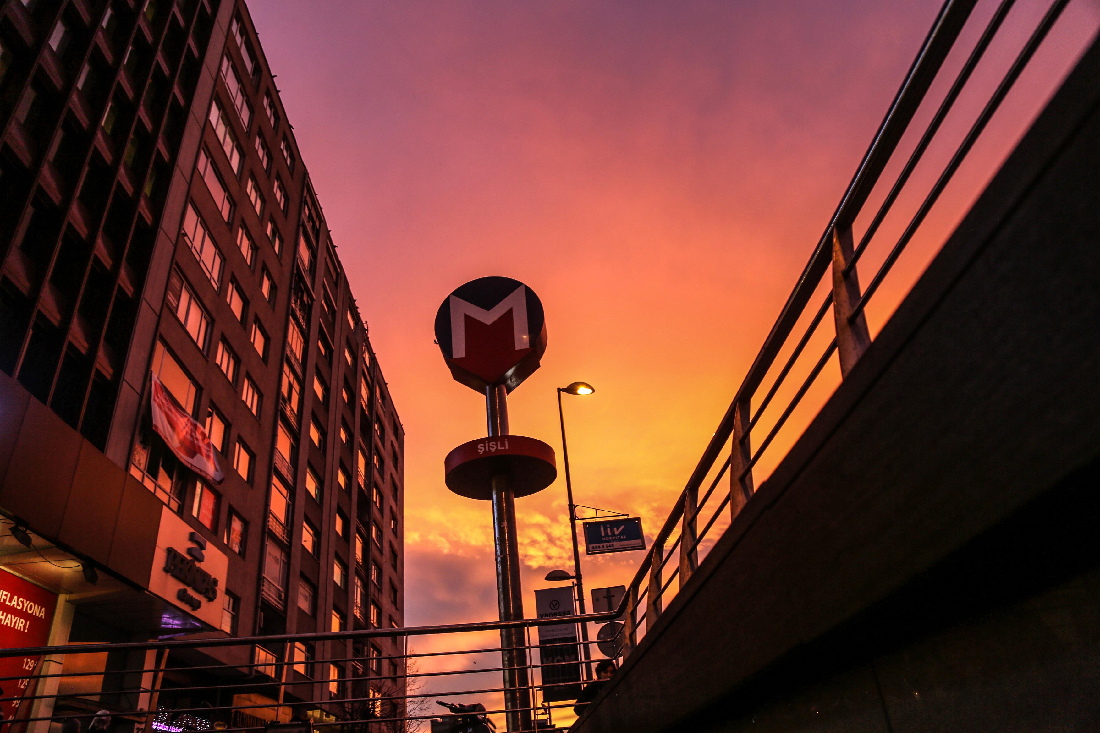 İstanbul'dan kızıl gökyüzü manzaraları
