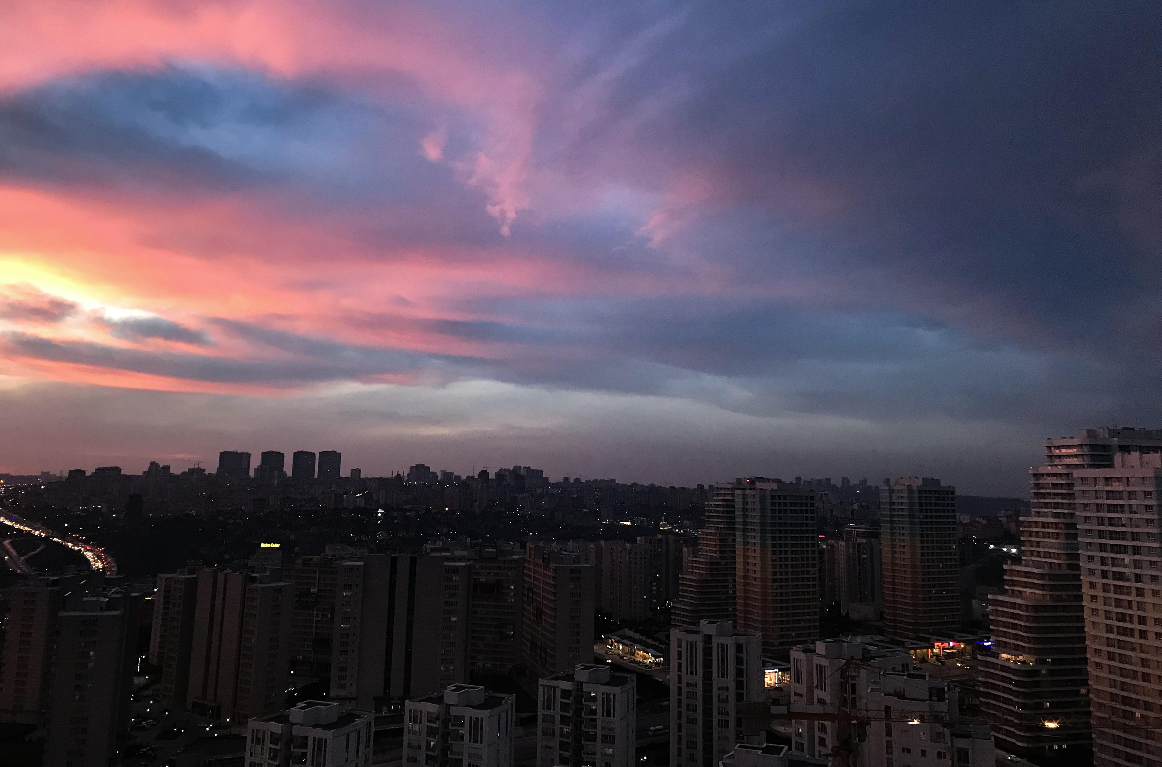 İstanbul'dan kızıl gökyüzü manzaraları