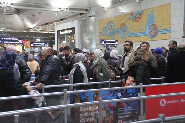 Atatürk Havalimanı'na akın ettiler!