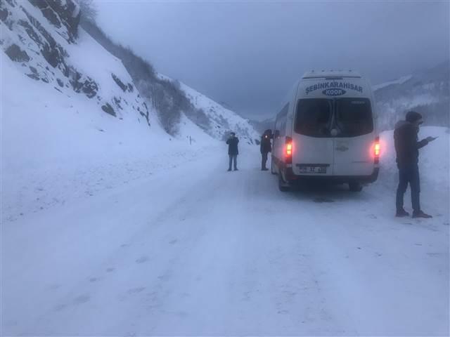 Kar yağışı ulaşımı olumsuz etkiledi