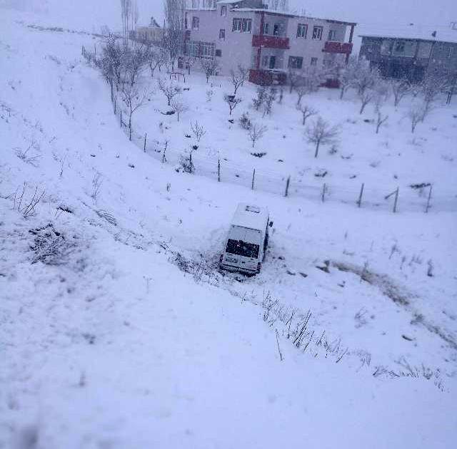 Öğrenci servisi ile tır çarpıştı! 13 kişi hastaneye kaldırıldı!