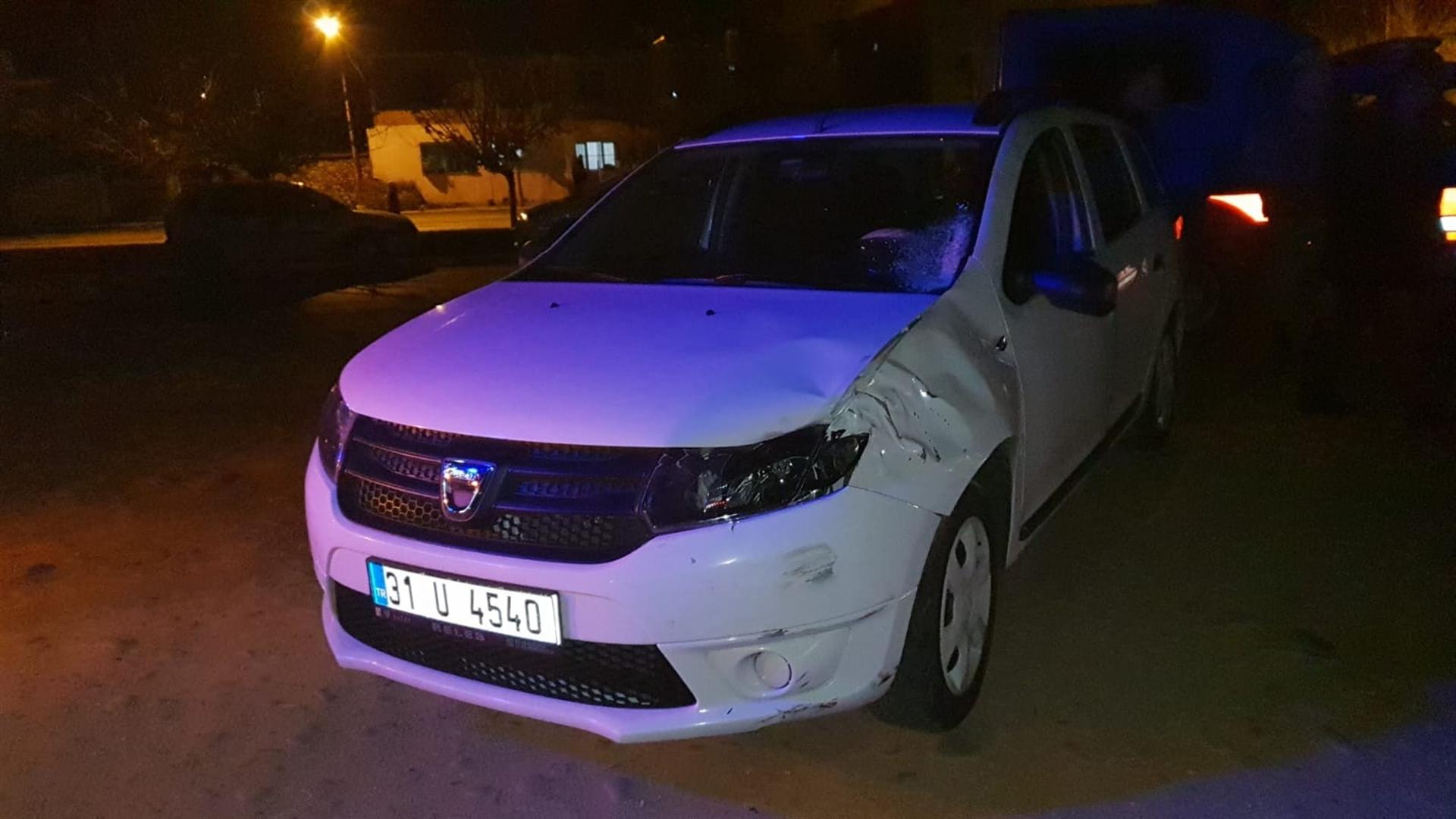 Telefonla konuşarak karşıya geçerken araba çarptı