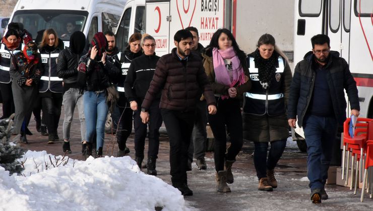Sivas'ta fuhuş operasyonu "Soyunayım öyle çek"