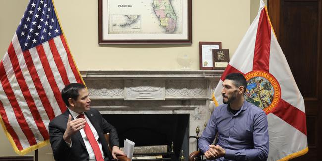 Enes Kanter tutuştu