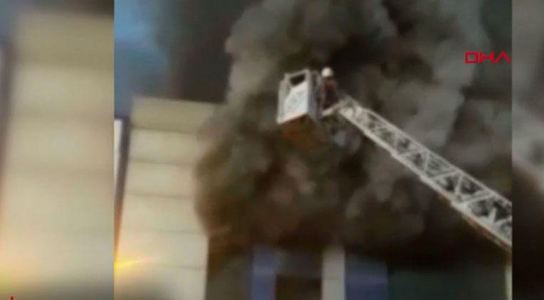 Ankara'da mobilyacılar sitesinde yangın!