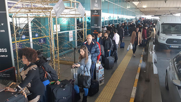 Atatürk Havalimanına akın ettiler