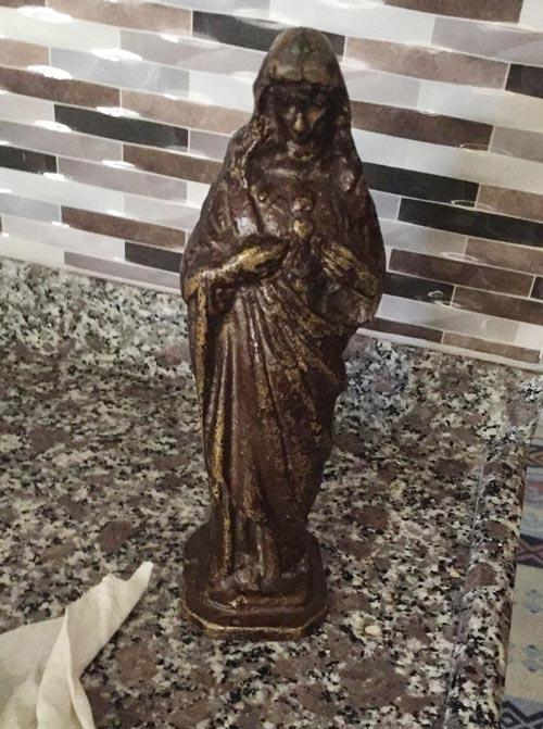 Klozetin su haznesinden 230 adet sikke ve biblo çıktı