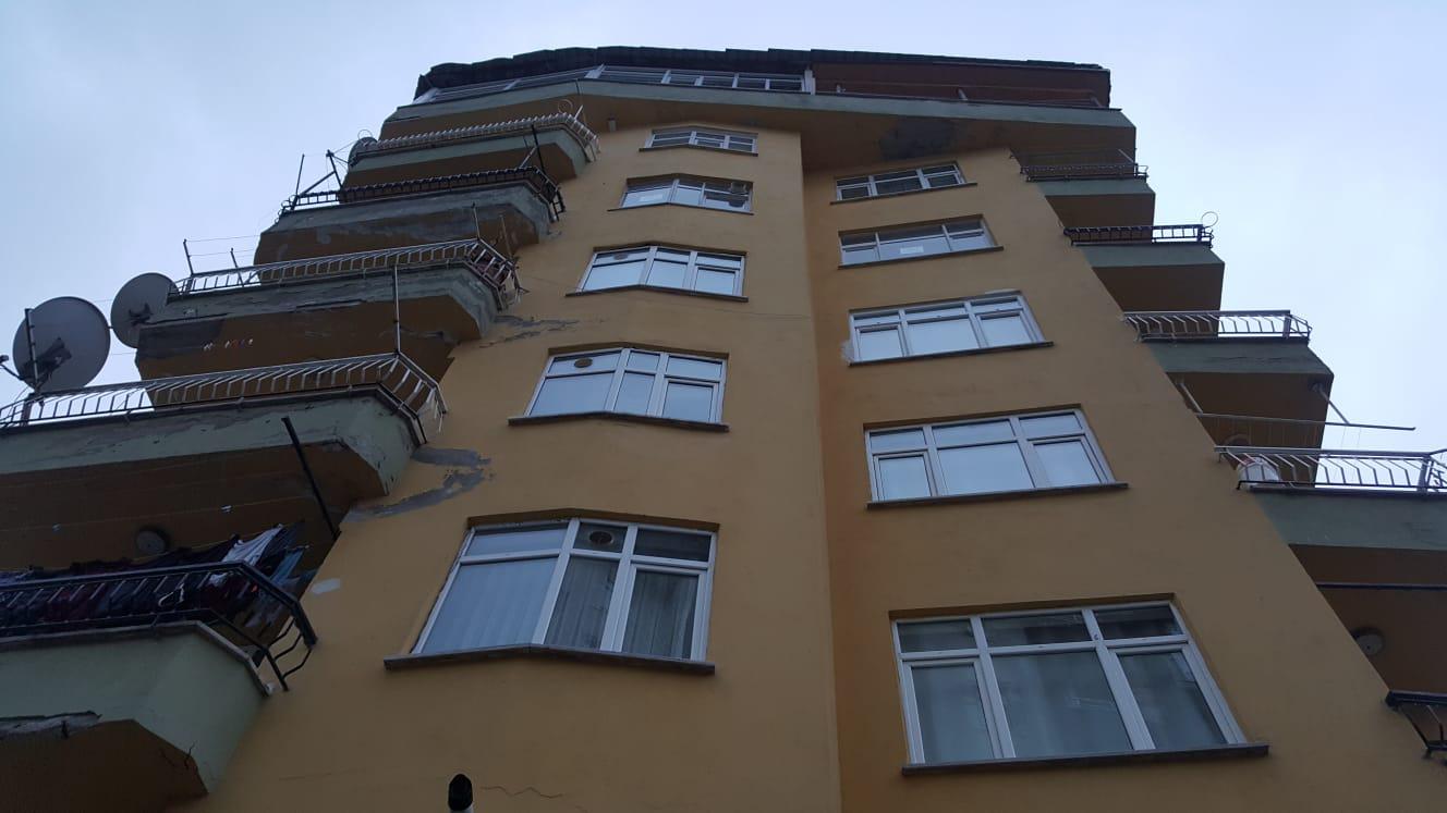 Bu sefer de Rize'deki bir apartmanda çökme tehlikesi... 8 katlı bina boşaltıldı