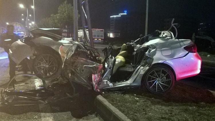 Muğla'da kontrolden çıkan araç tabelaya çarptı