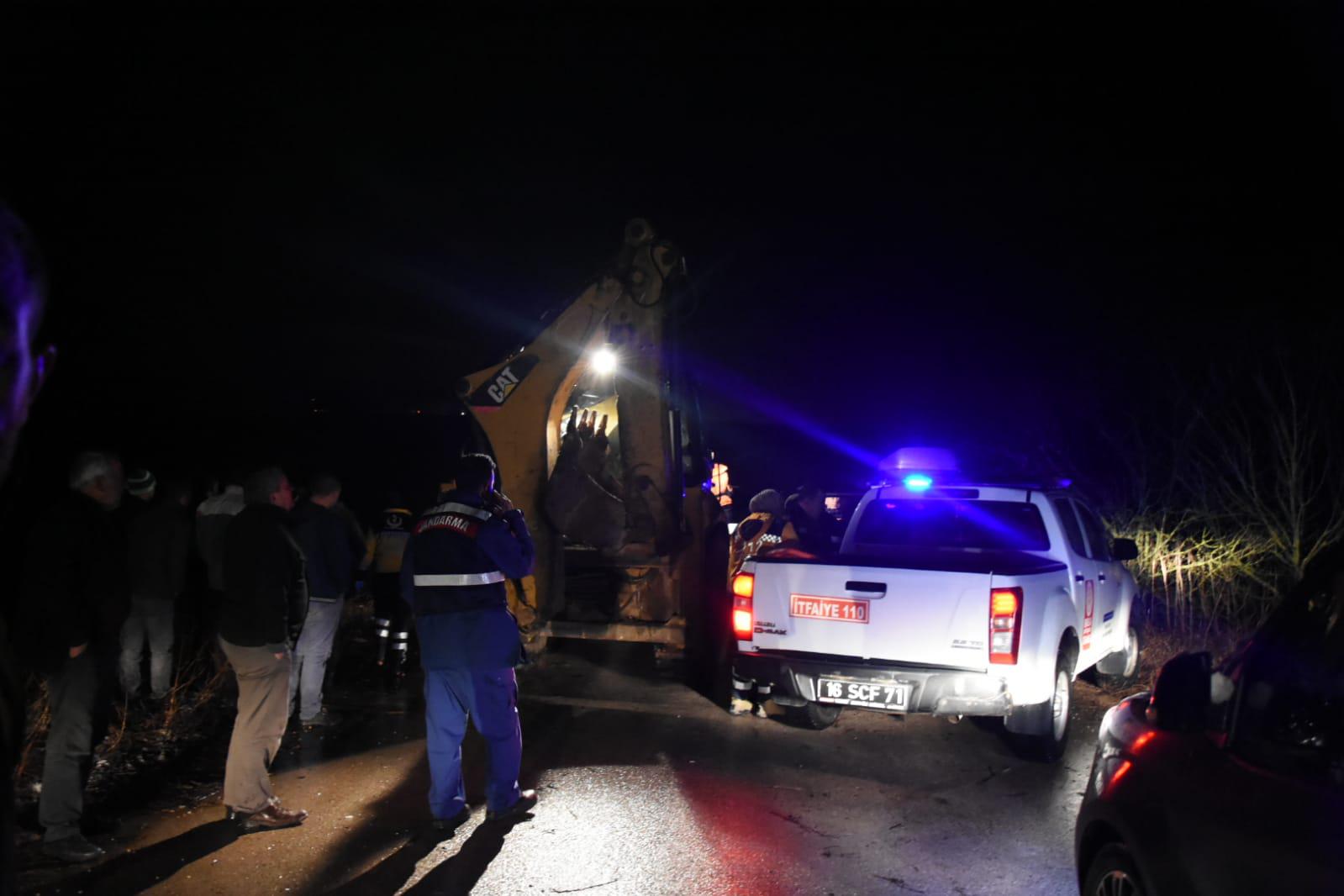 Bursa'da can pazarı! Otomobil baraja uçtu