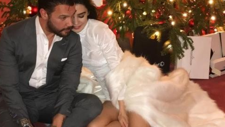 Sinan Akçıl Burcu Kıratlı boşanıyor mu? Neden boşanıyorlar? Burcu Kıratlı Instagram hesabı