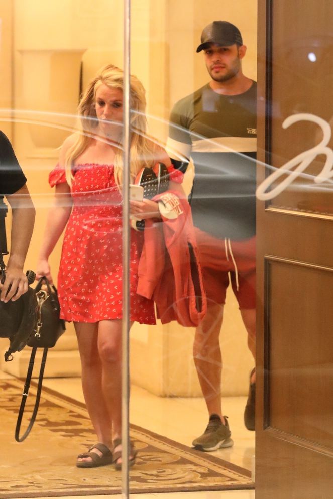 Ruhsal bir bunalım yaşayan Britney Spears'den ilk kareler