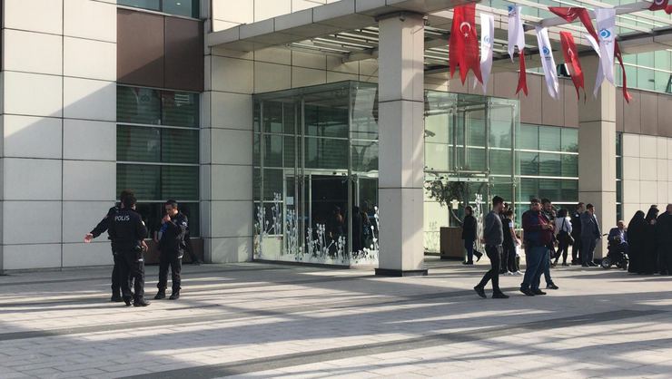 Sultangazi'de silahlı kavga: Yaralılar var!