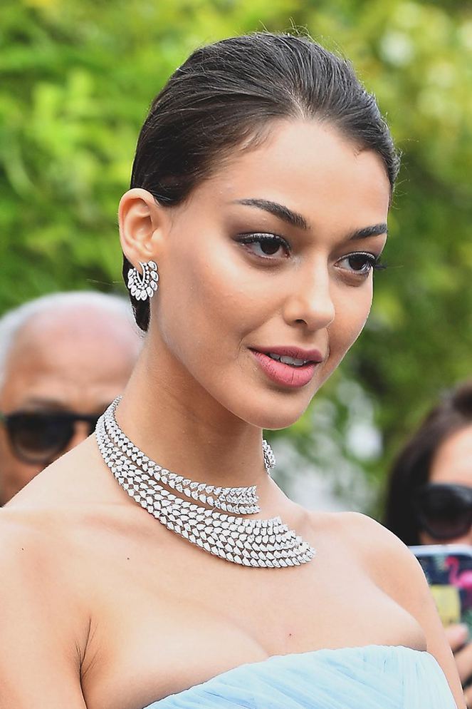 Cannes'ta Dilan Çiçek Deniz Rüzgarı