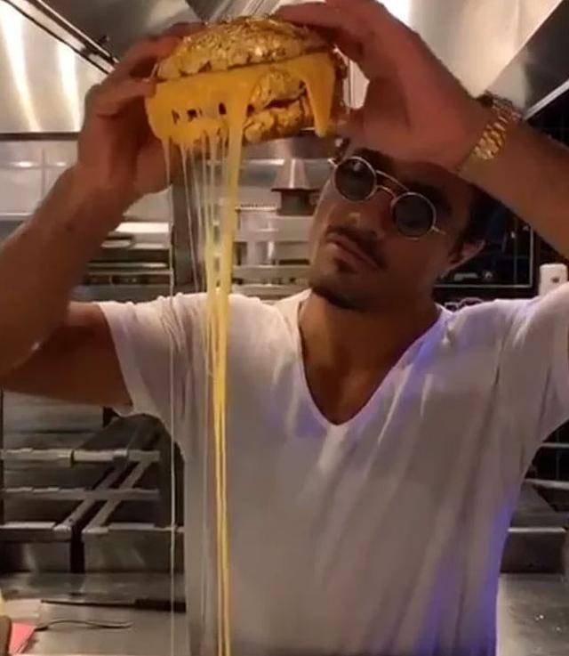 Nusret altından hamburger yaptı