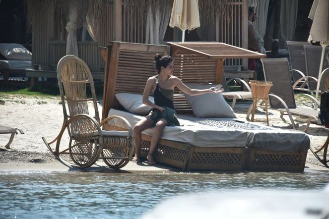 Hilal Altınbilek'in tek başına tatil keyfi