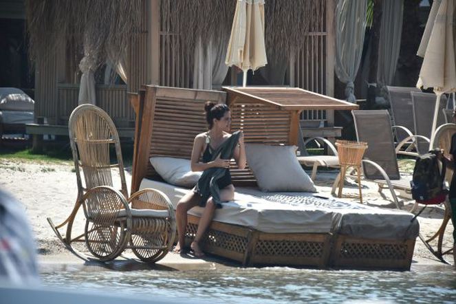 Hilal Altınbilek'in tek başına tatil keyfi