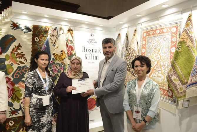 Pendik'te yapılan el sanatları kursu sanatseverlerle buluşuyor