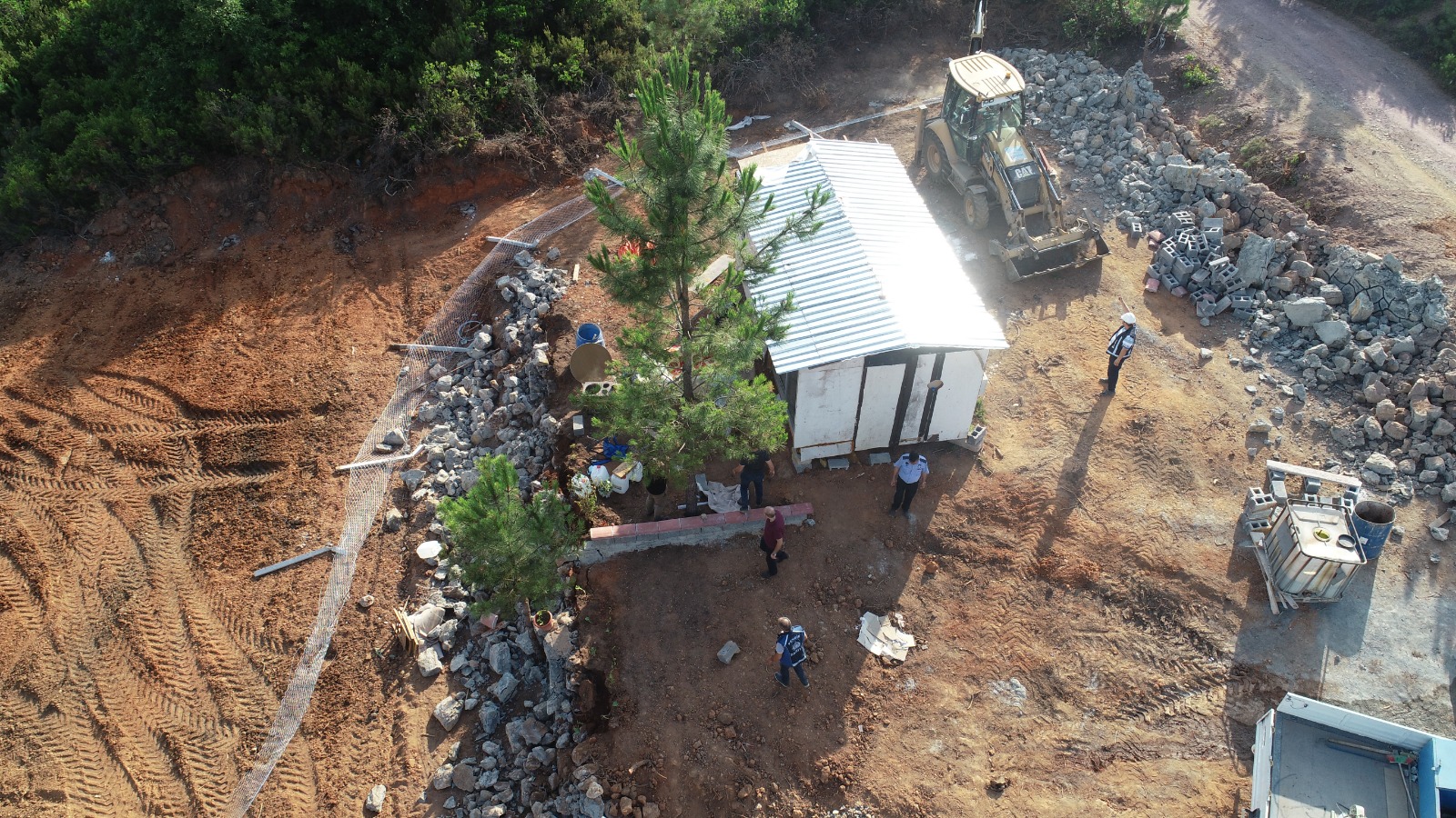Pendik Belediyesi ekipleri orman arazilerini gece gündüz koruyor