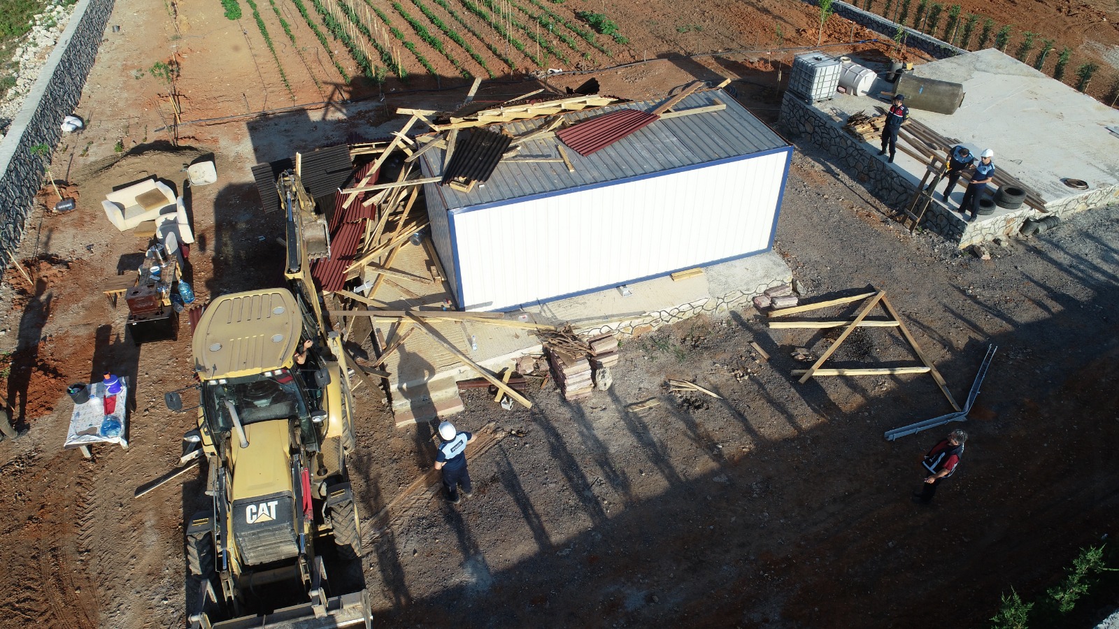 Pendik Belediyesi ekipleri orman arazilerini gece gündüz koruyor