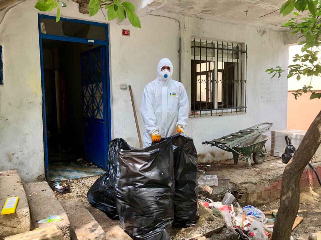 Pendik'te çöp evler denetlenip temizleniyor