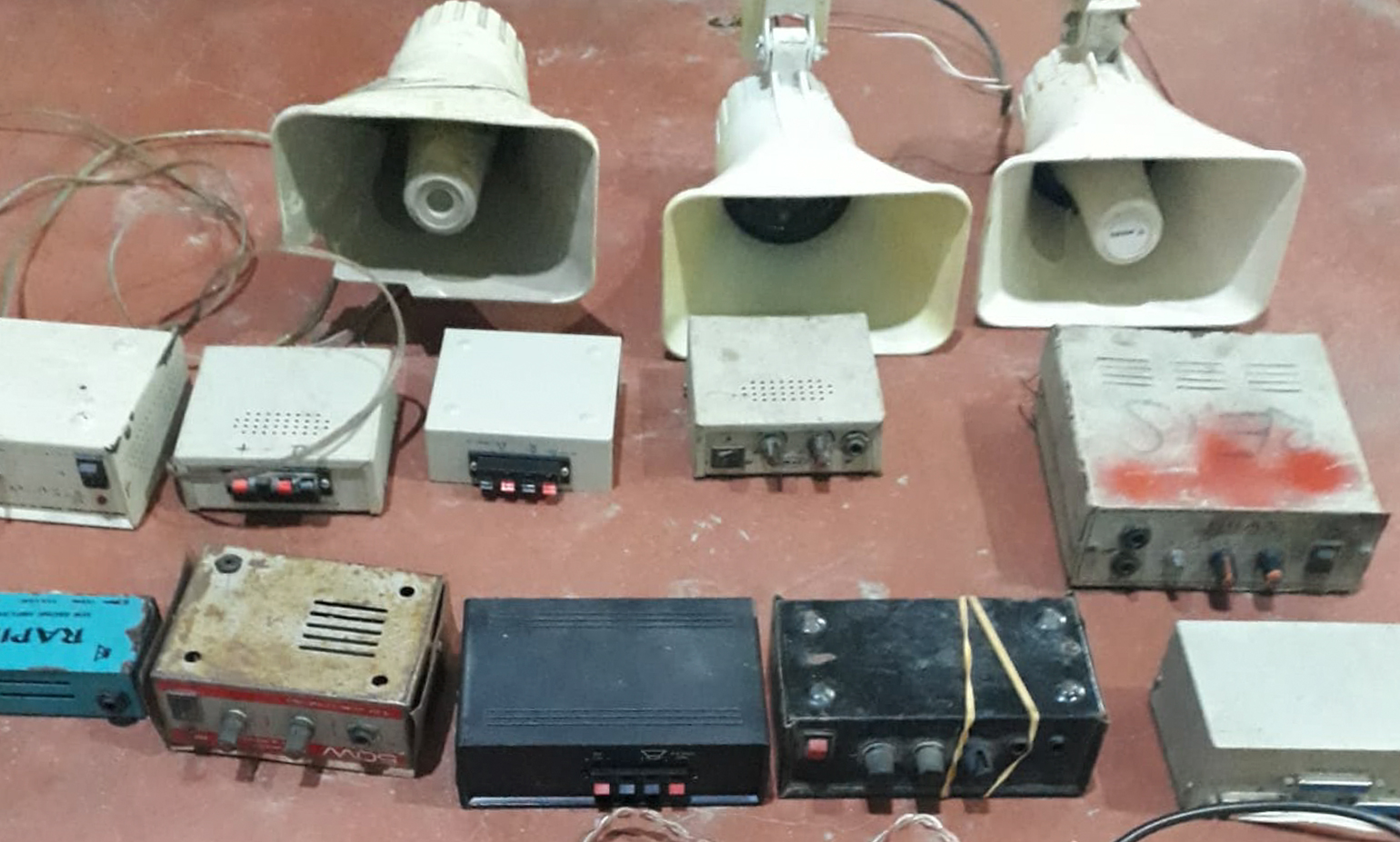 Pendik'te zabıta ekipleri tarafından megafonlar söküldü