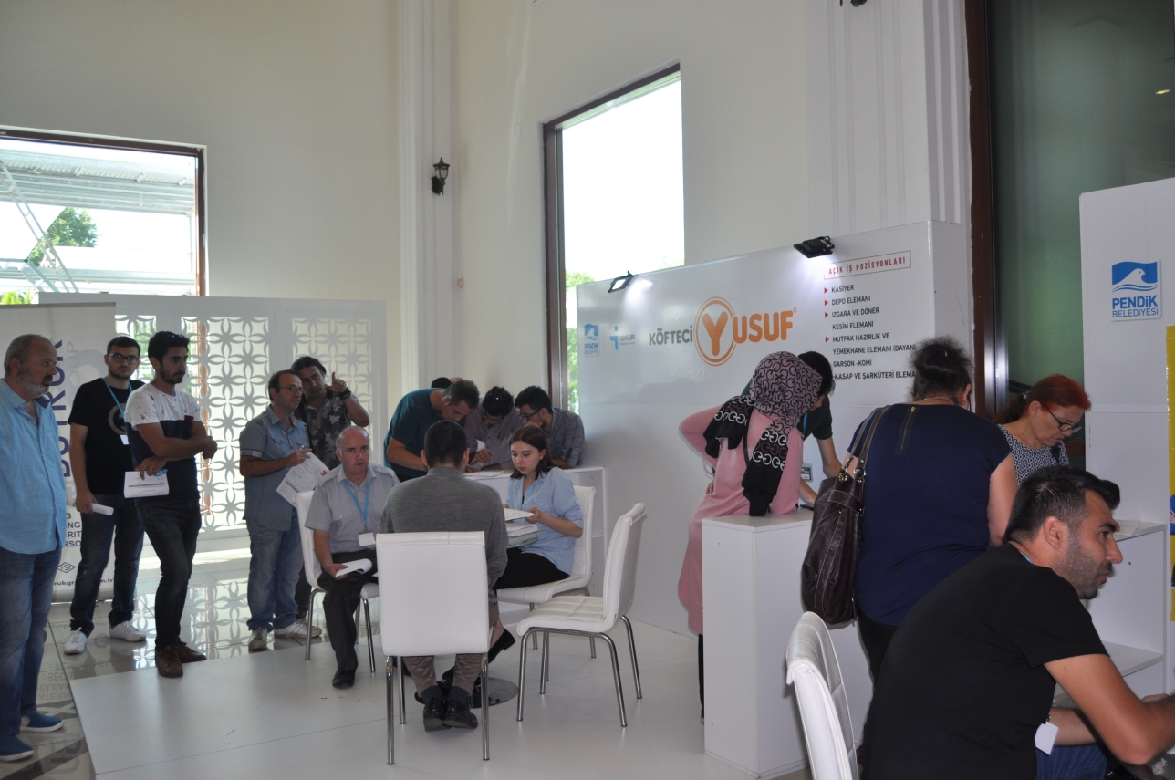 İş’te Pendik Buluşmaları yeni mezunlardan büyük ilgi gördü