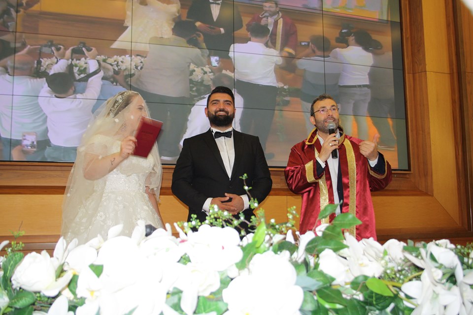 Bisikletli çiftin nikahı Pendik'te farklılık yarattı