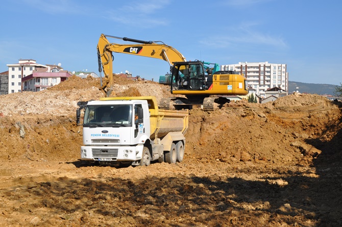 Pendik Belediyesi trafiği rahatlatmaya son hız devam ediyor