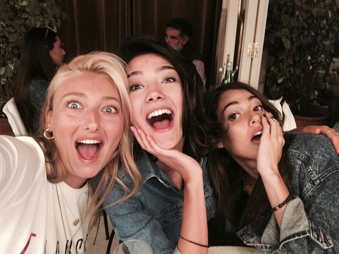 Eski dostun arasına eks aşk mı girdi