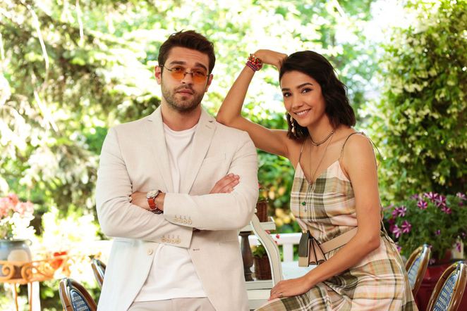 Eski dostun arasına eks aşk mı girdi