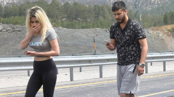 Antalya'da Motosiklet TIR'a Çarptı