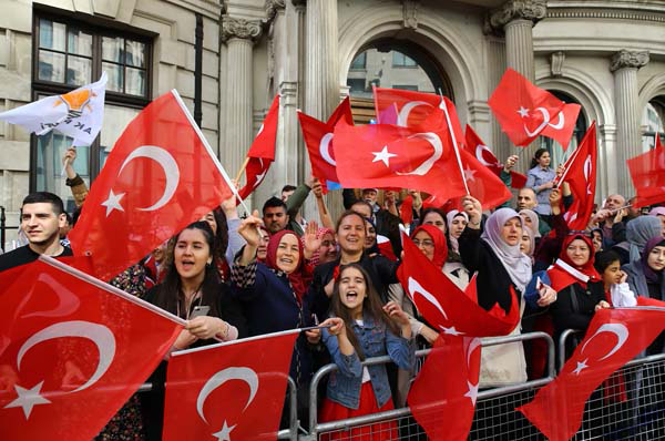 İngiltere'de Cumhurbaşkanı Erdoğan'a sevgi seli