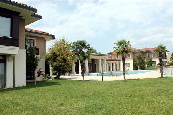 Fetullah Gülen için yaptırılan mavi kubbeli villanın gizli bölmeleri arandı