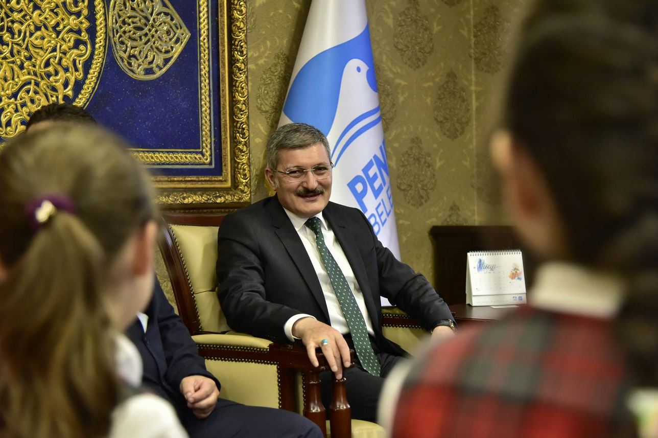 Pendik'te Minik Başkanlar Makam Koltuğunda İlk Talimatı Verdi