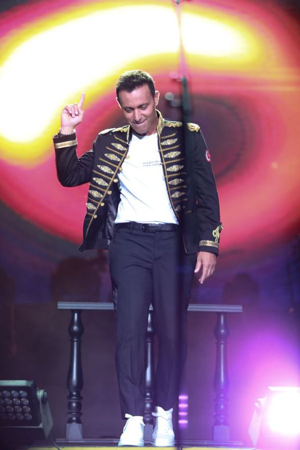 Musti eski sevgilisini görünce aşka geldi