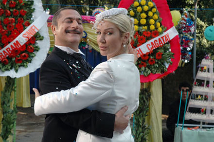 Hababam Sınıfı Üç Buçuk filminin konusu ne? Oyuncuları kimlerdir? Nerede çekildi?