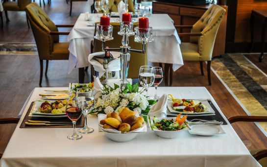 Yarım pansiyon ne demek? Yarım pansiyona akşam yemeği dahil mi? İçecekler ücretli mi?