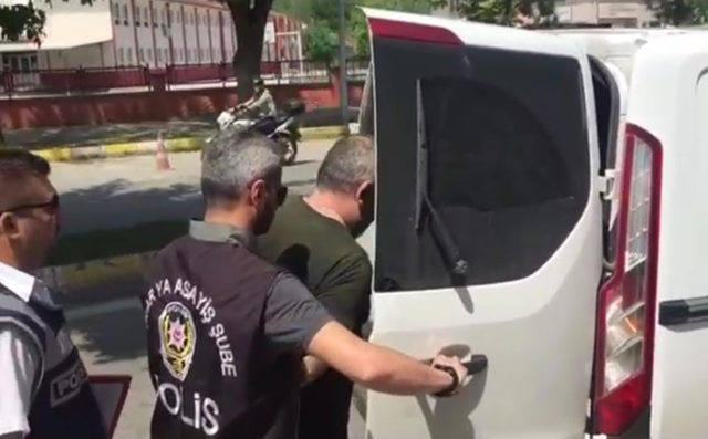 Binlerce kadını dolandıran çete, polisler tarafından yakalandı