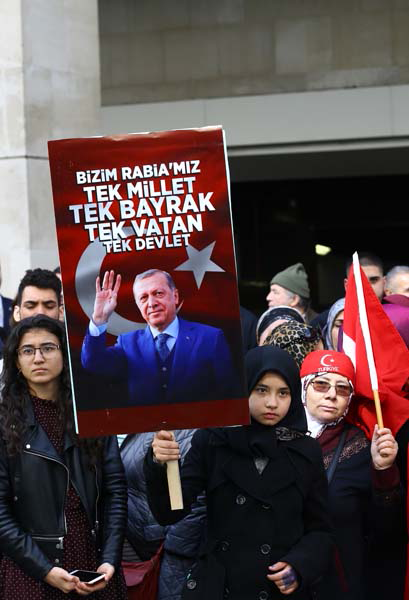 İngiltere'de Cumhurbaşkanı Erdoğan'a sevgi seli